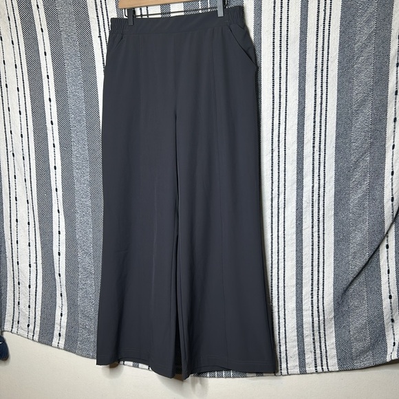 NWT Fabletics Downtown Wide Leg Pants - Picture 3 of 6